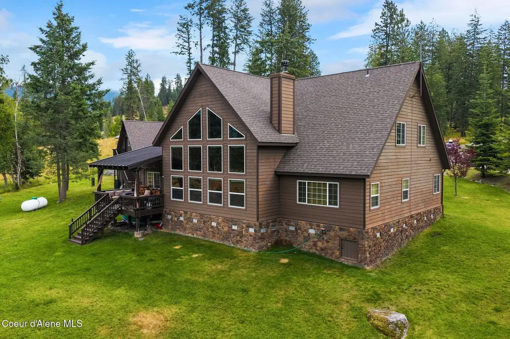 235 Kiebert Loop Hope ID 83836