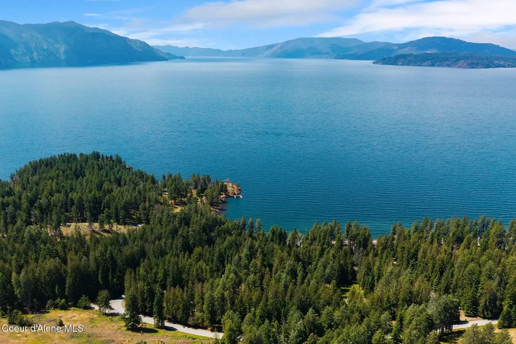 235 Kiebert Loop Hope ID 83836