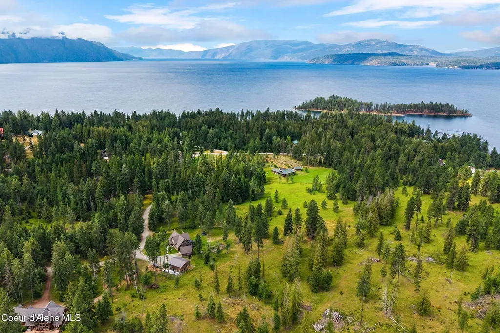 235 Kiebert Loop Hope ID 83836