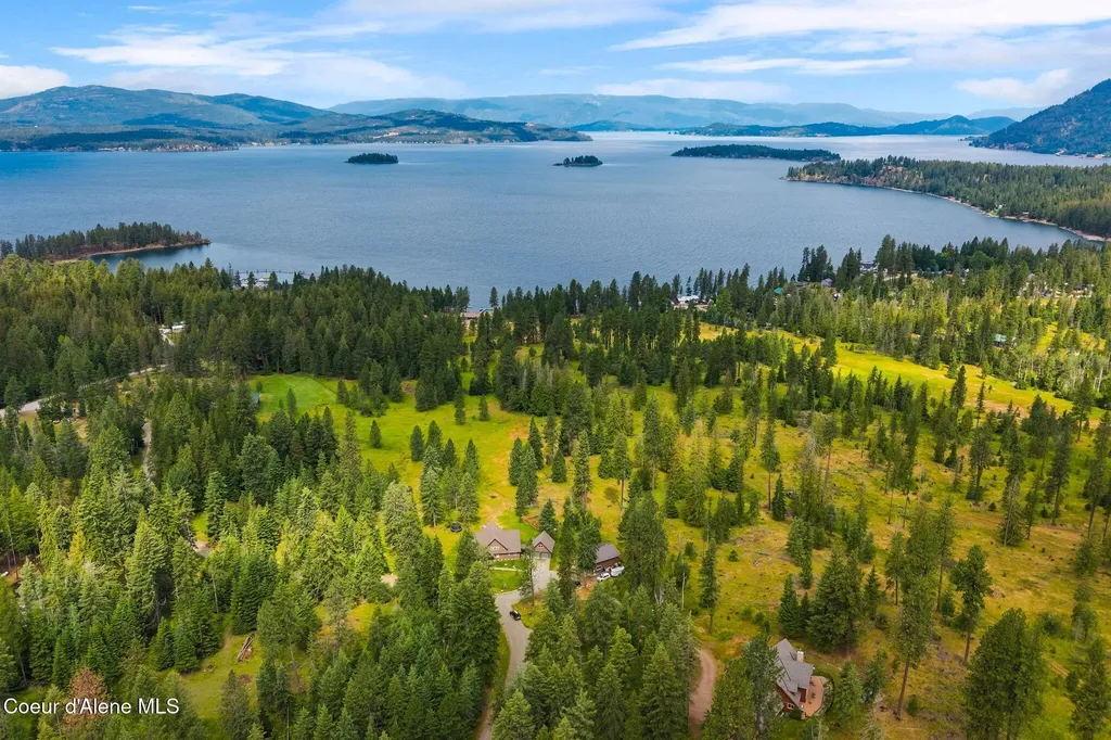 235 Kiebert Loop Hope ID 83836