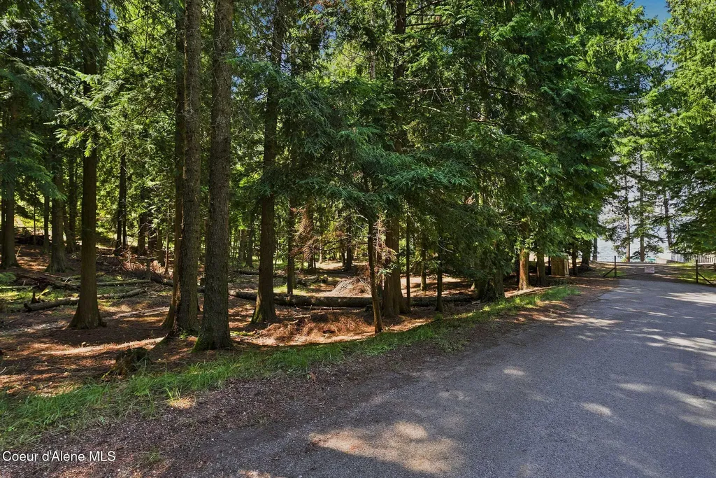 235 Kiebert Loop Hope ID 83836