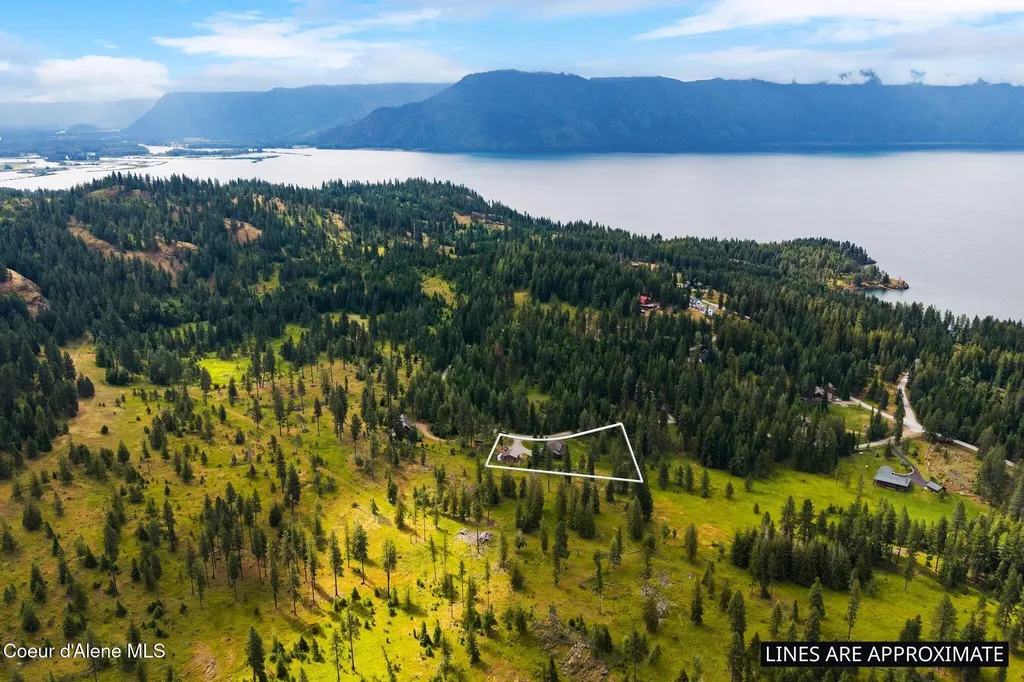 235 Kiebert Loop Hope ID 83836