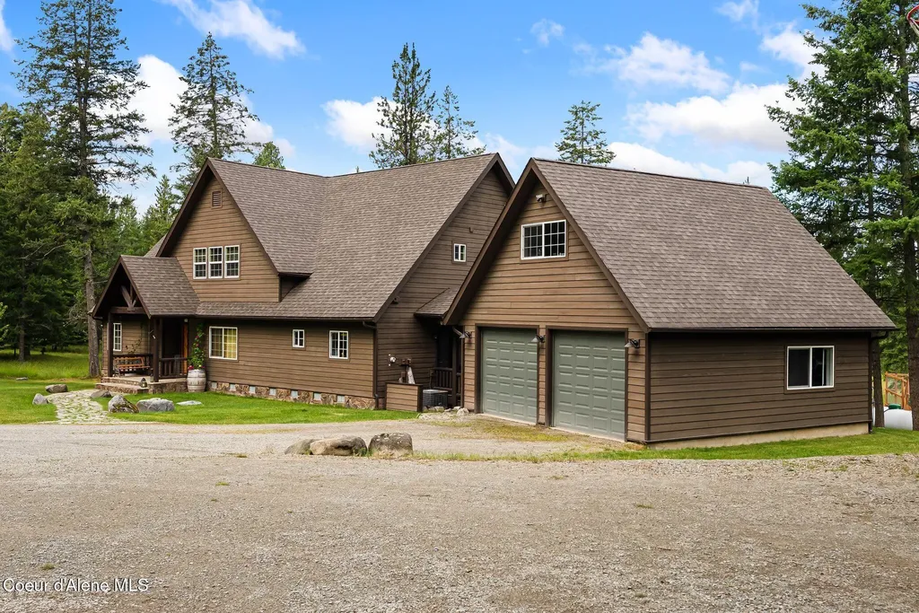 235 Kiebert Loop Hope ID 83836