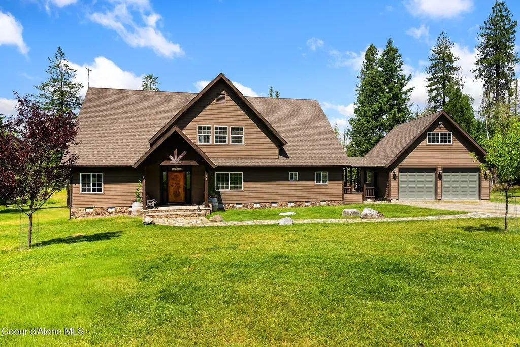 235 Kiebert Loop Hope ID 83836