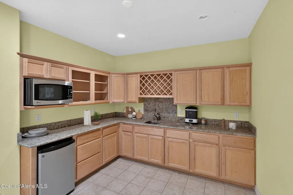 2953 E Badger Road Harrison ID 83833