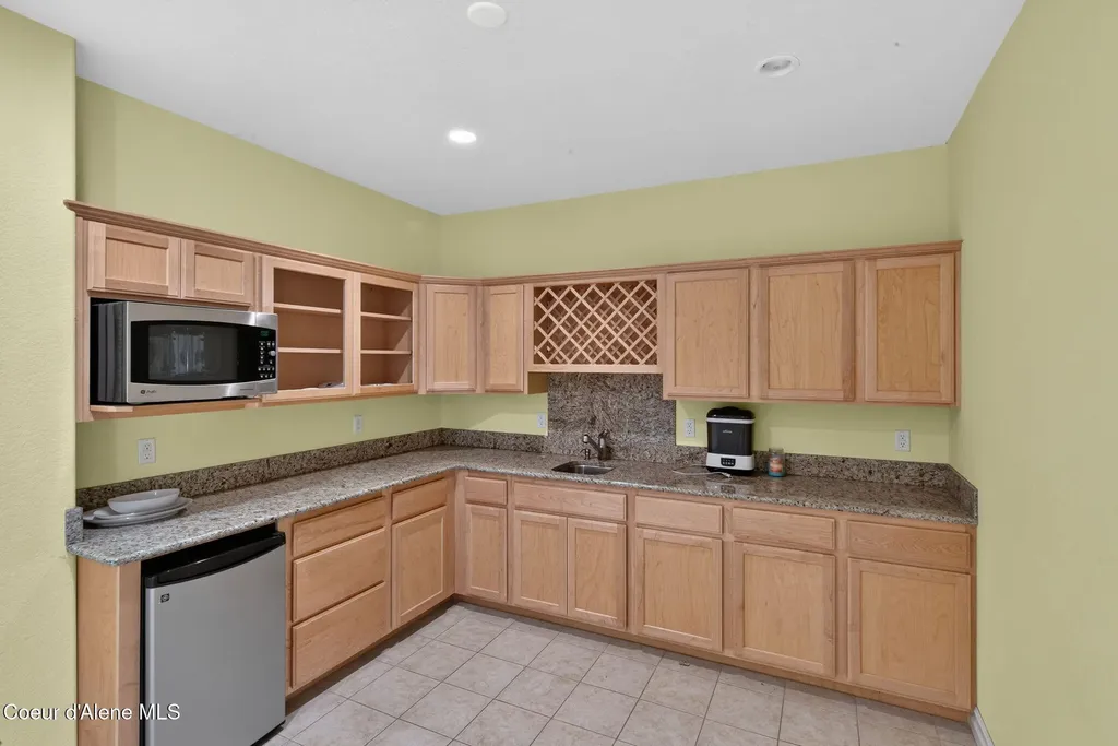 2953 E Badger Road Harrison ID 83833