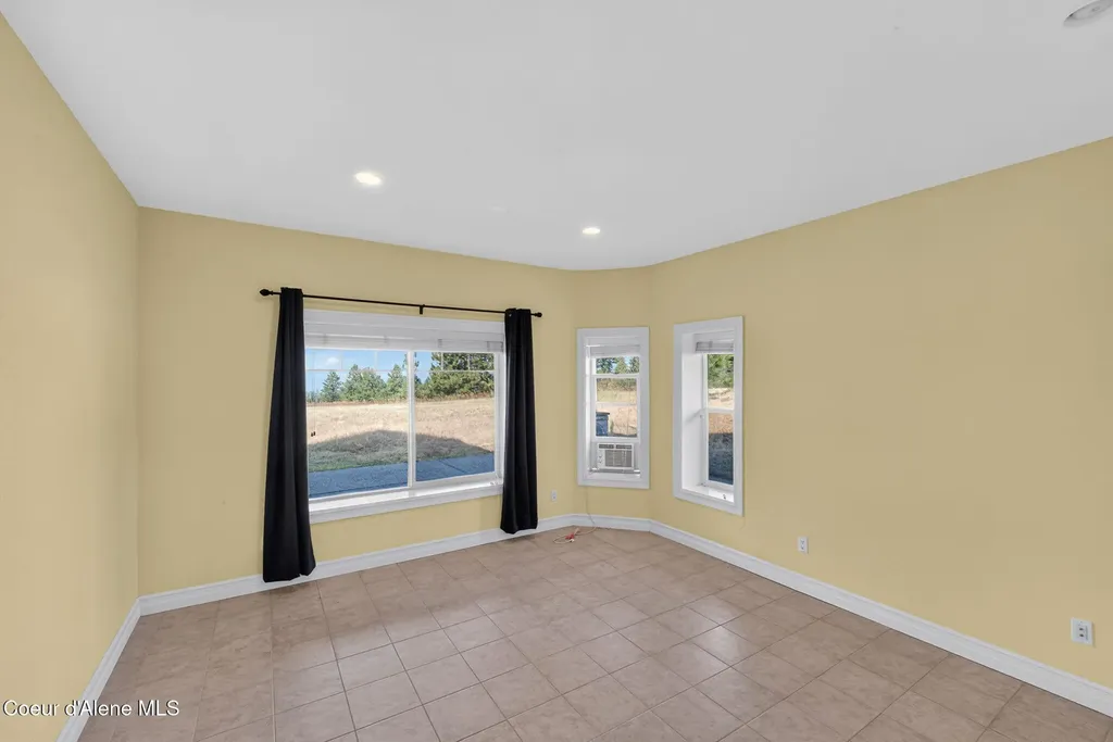 2953 E Badger Road Harrison ID 83833