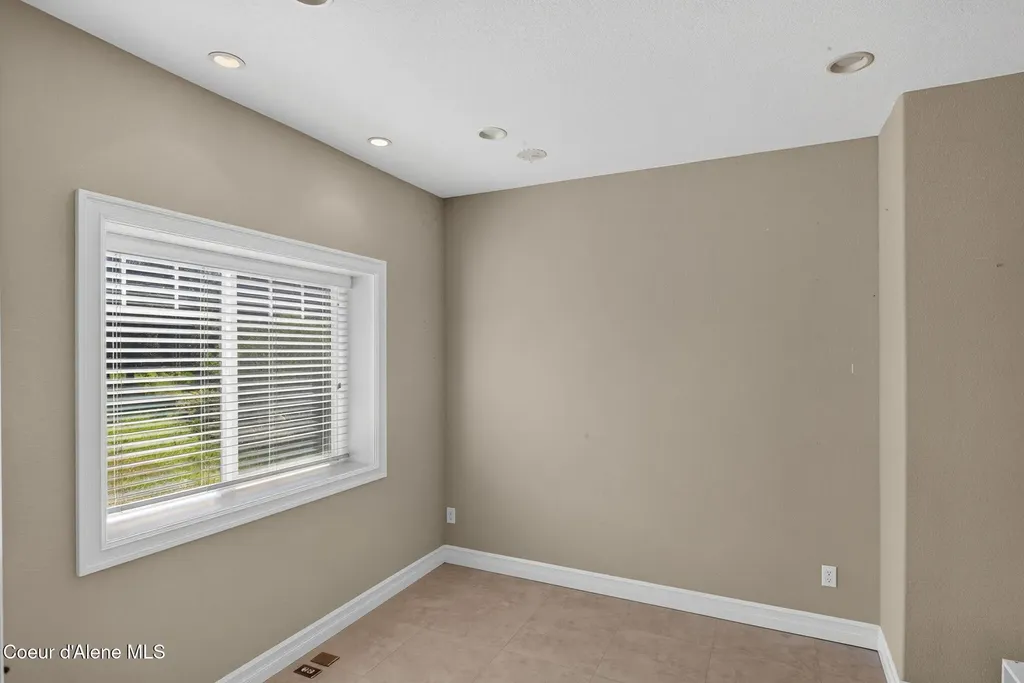 2953 E Badger Road Harrison ID 83833