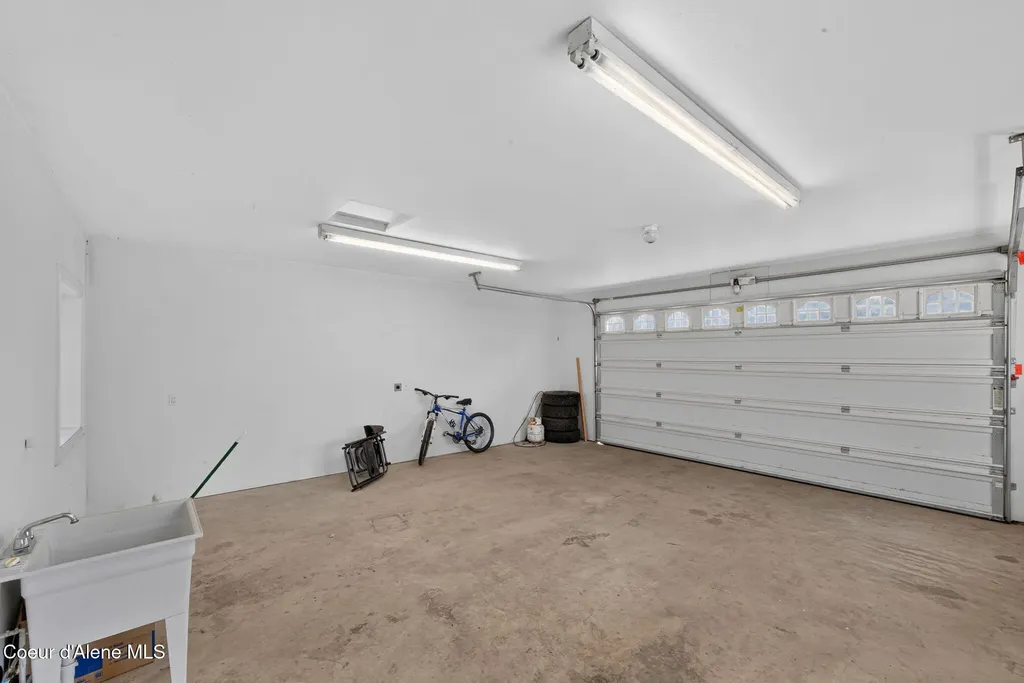 2953 E Badger Road Harrison ID 83833