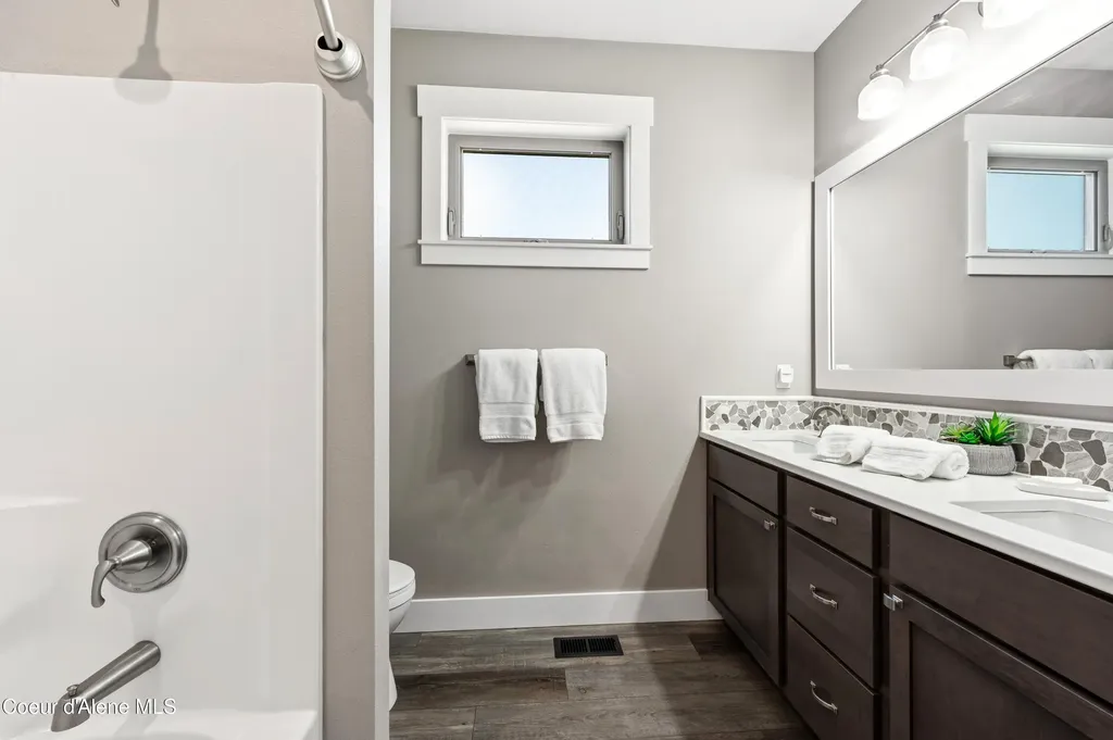 218 Crooked Ear Drive Sandpoint ID 83864