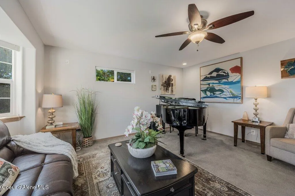 11413 N Summit Loop Hauser ID 83854