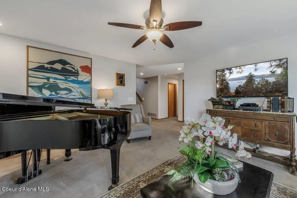 11413 N Summit Loop Hauser ID 83854