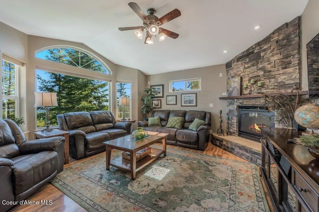 11413 N Summit Loop Hauser ID 83854