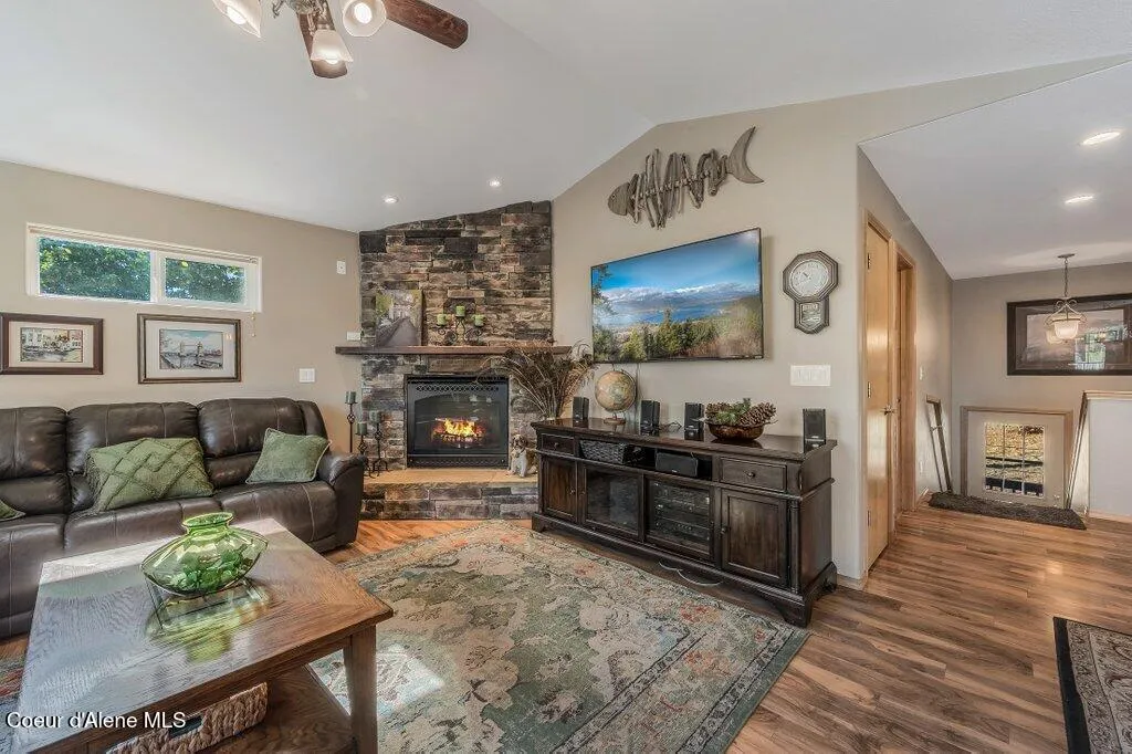 11413 N Summit Loop Hauser ID 83854
