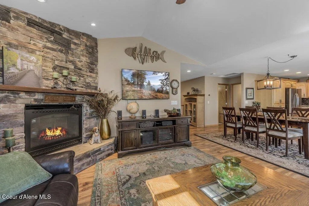 11413 N Summit Loop Hauser ID 83854
