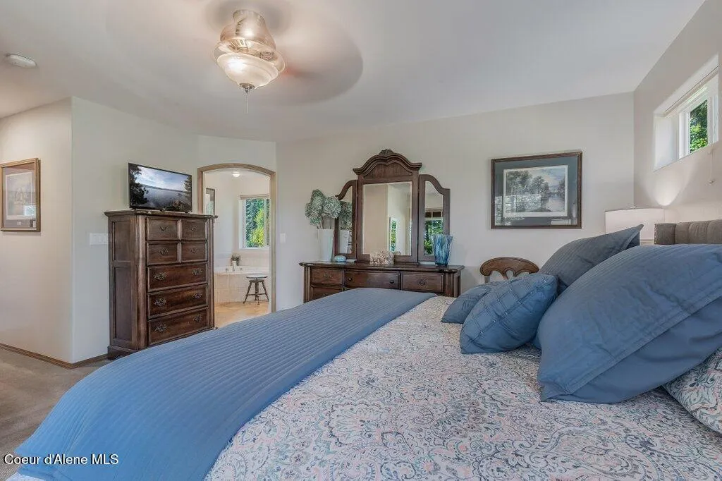11413 N Summit Loop Hauser ID 83854