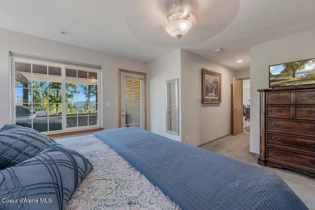 11413 N Summit Loop Hauser ID 83854