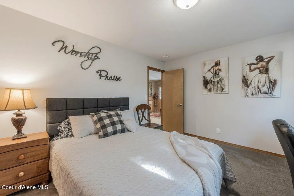 11413 N Summit Loop Hauser ID 83854