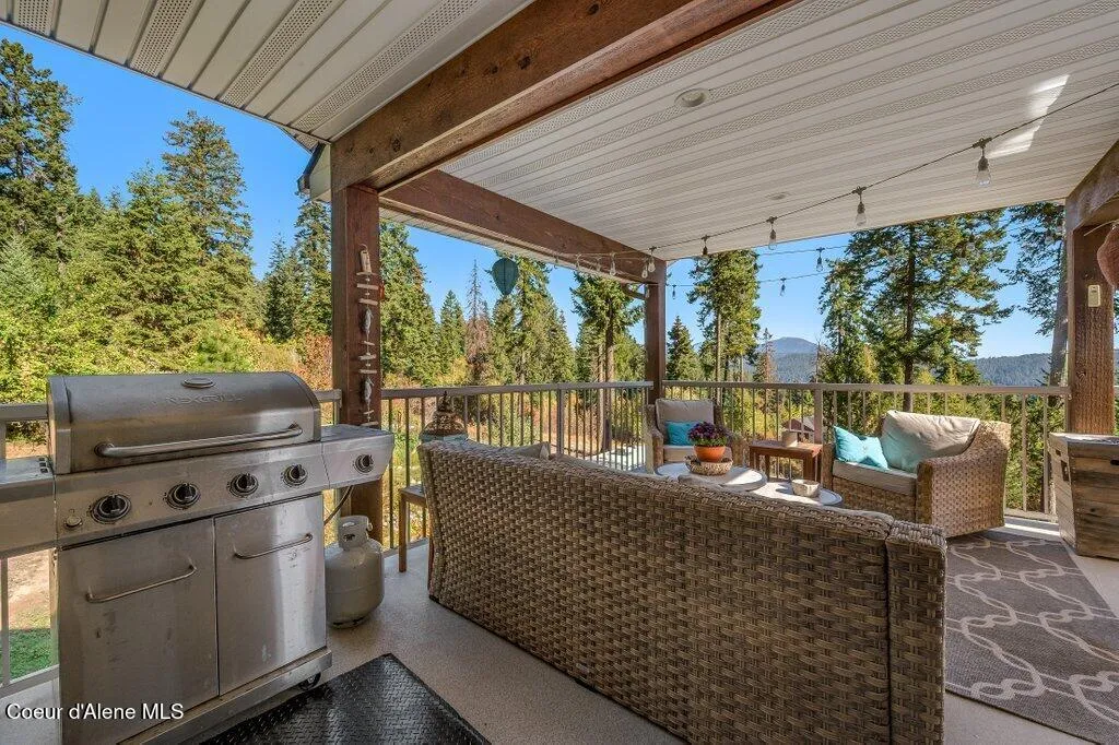 11413 N Summit Loop Hauser ID 83854