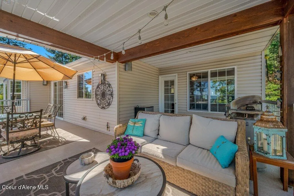 11413 N Summit Loop Hauser ID 83854