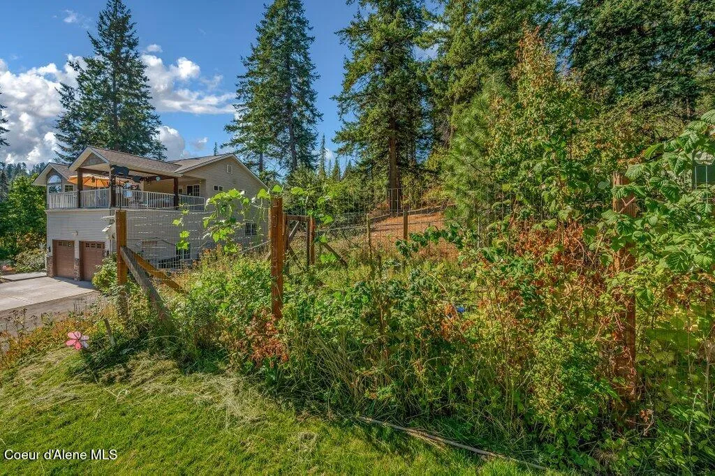 11413 N Summit Loop Hauser ID 83854