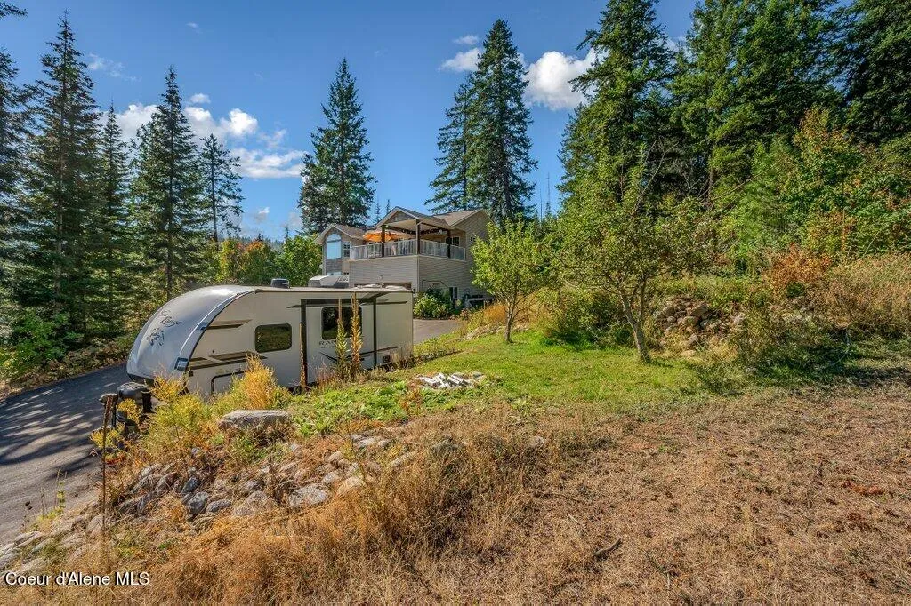 11413 N Summit Loop Hauser ID 83854
