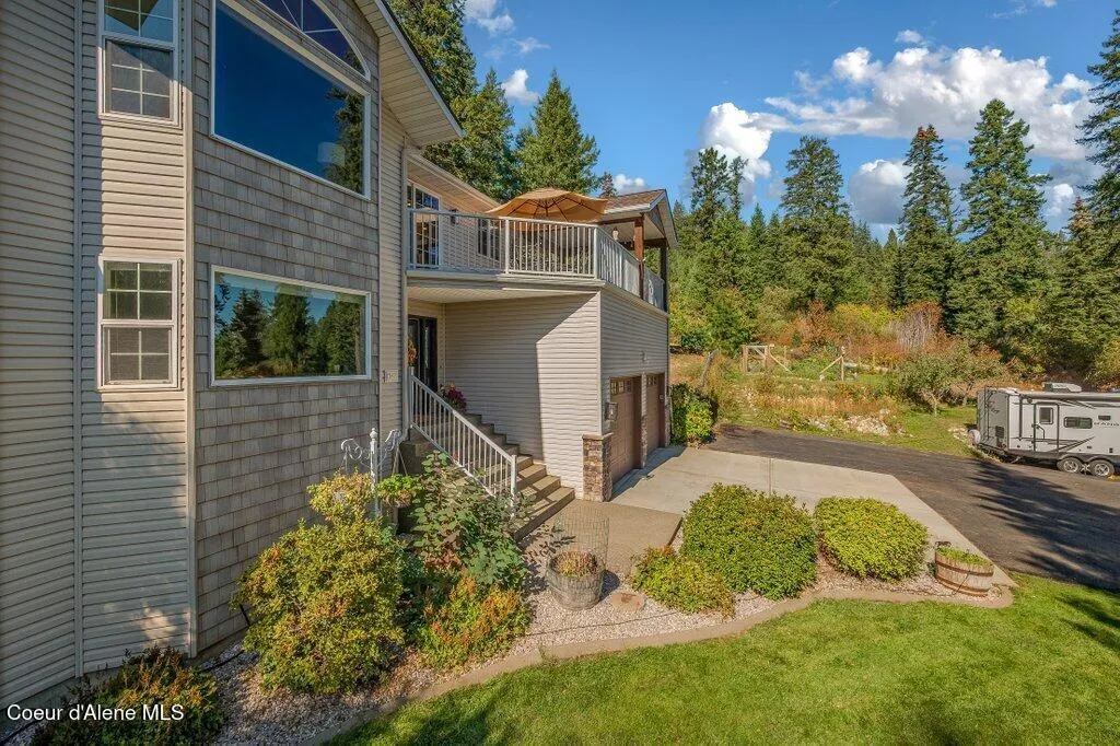 11413 N Summit Loop Hauser ID 83854