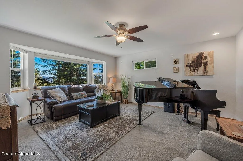 11413 N Summit Loop Hauser ID 83854