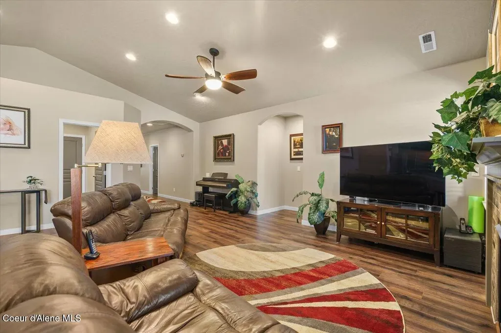 13465 N Telluride Loop Hayden ID 83835