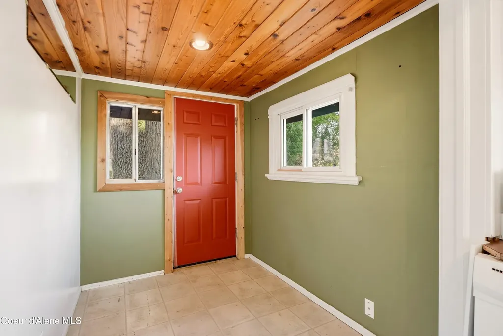 1023 W Washington Avenue Sandpoint ID 83864