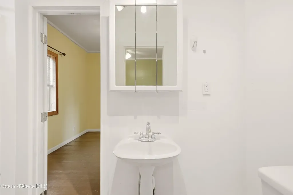 1023 W Washington Avenue Sandpoint ID 83864