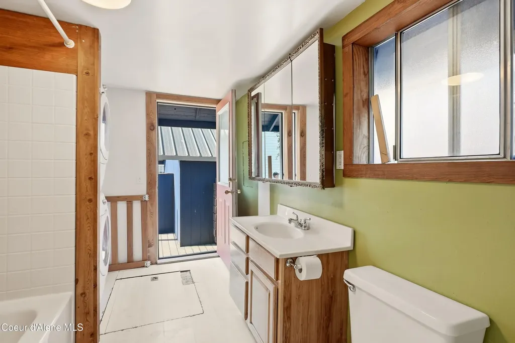 1023 W Washington Avenue Sandpoint ID 83864