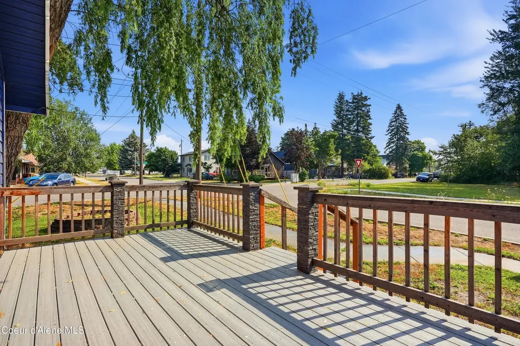 1023 W Washington Avenue Sandpoint ID 83864