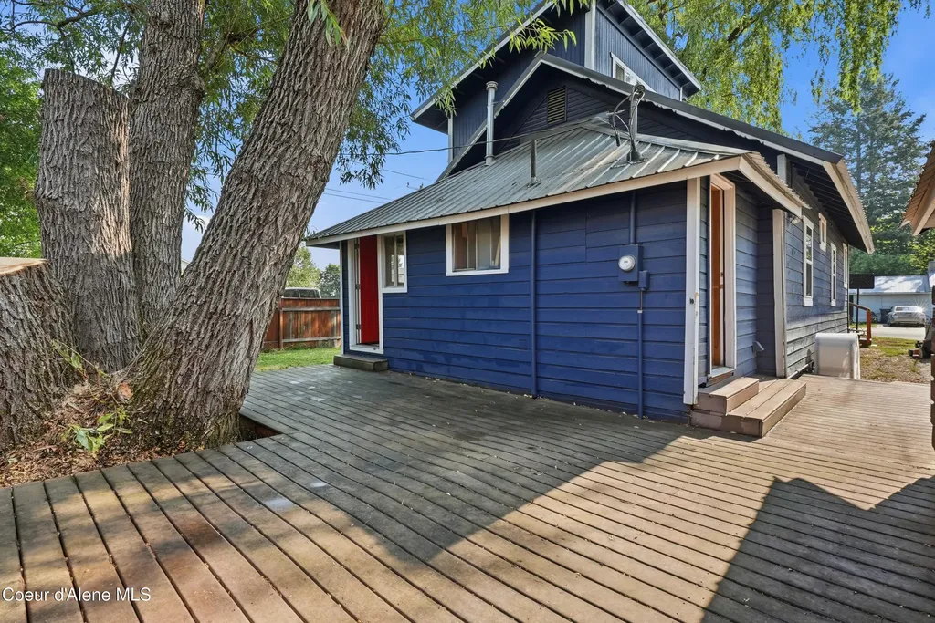 1023 W Washington Avenue Sandpoint ID 83864