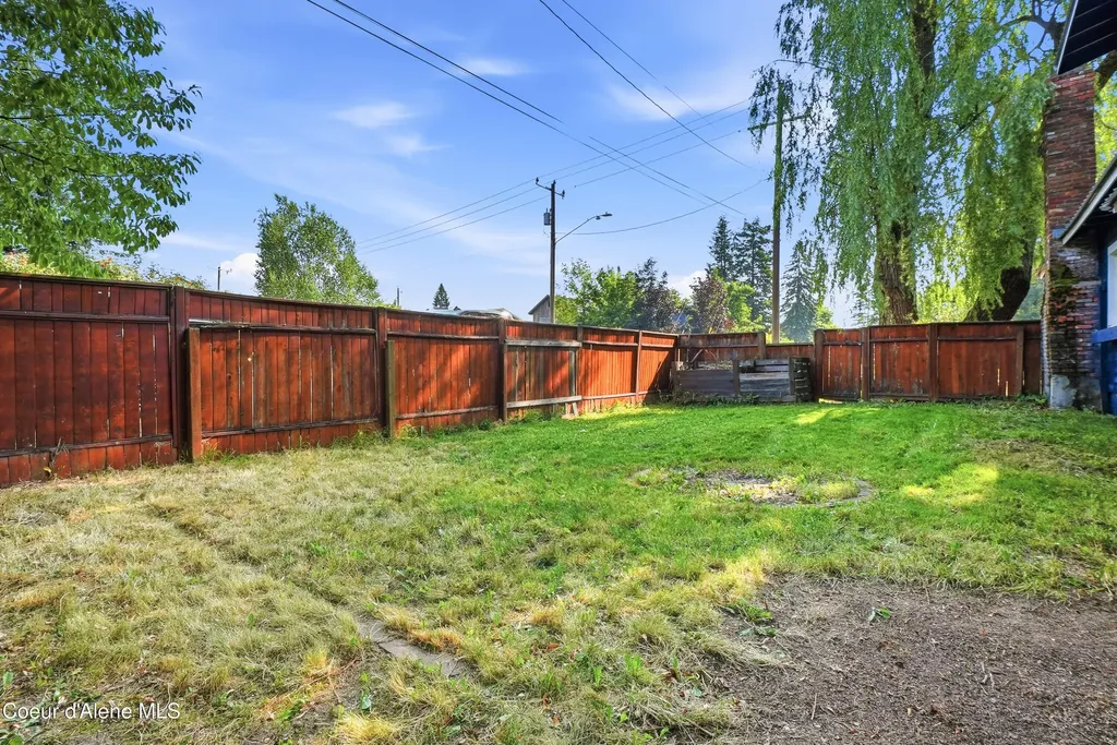 1023 W Washington Avenue Sandpoint ID 83864