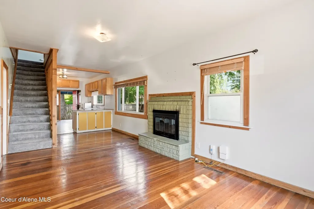 1023 W Washington Avenue Sandpoint ID 83864