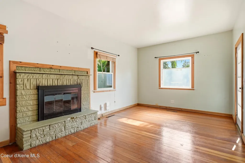 1023 W Washington Avenue Sandpoint ID 83864