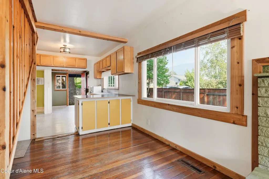1023 W Washington Avenue Sandpoint ID 83864