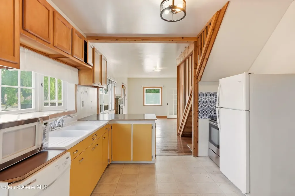 1023 W Washington Avenue Sandpoint ID 83864