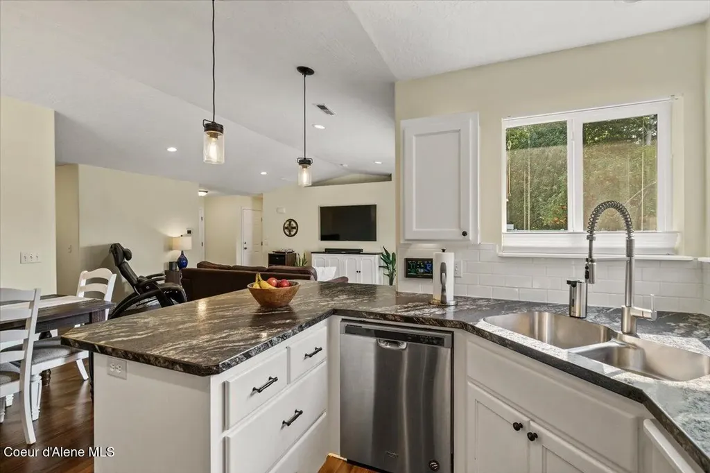 1944 W Ridgemont Avenue Hayden ID 83835