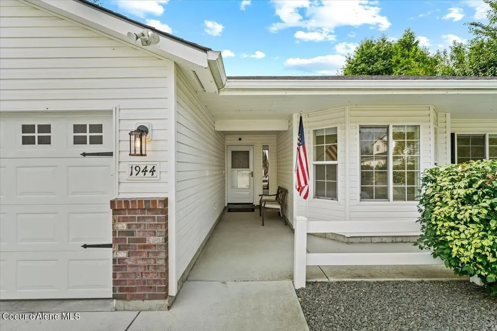 1944 W Ridgemont Avenue Hayden ID 83835
