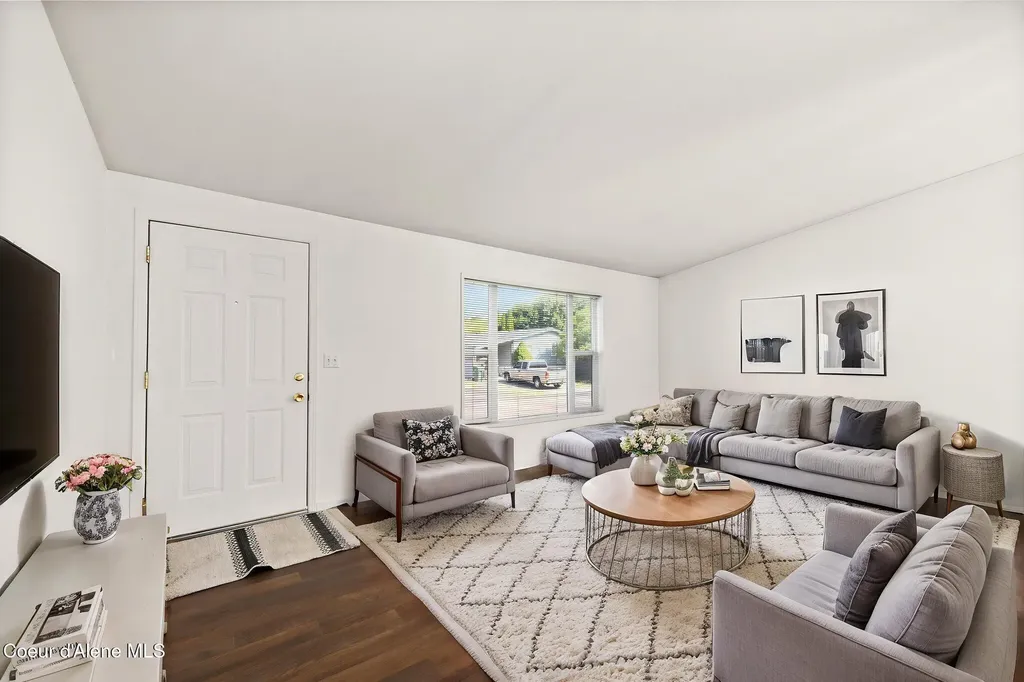 11477 N Alaska Loop Hayden ID 83835