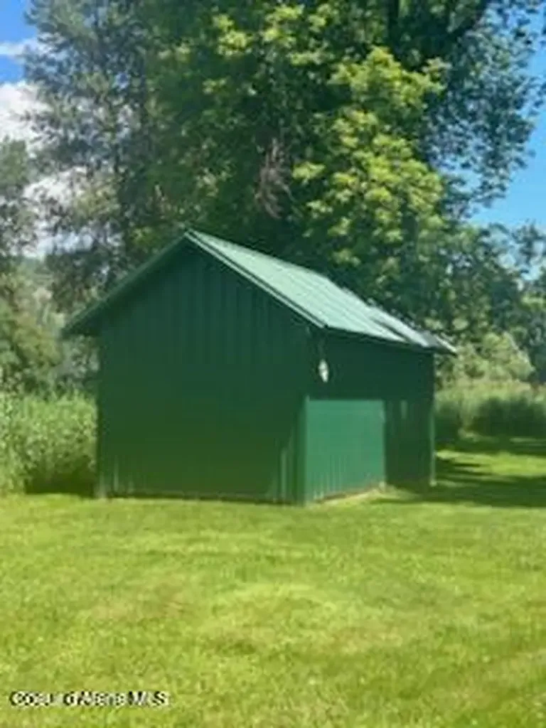 360 Whitetail Flats Lane St. Maries ID 83861