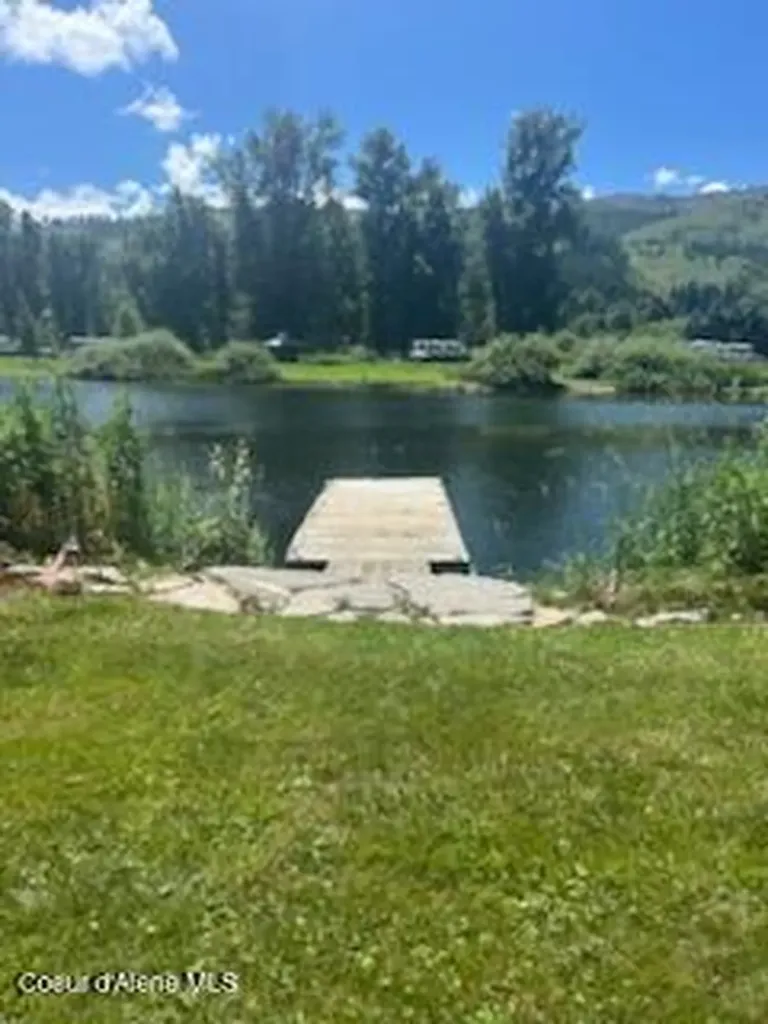 360 Whitetail Flats Lane St. Maries ID 83861