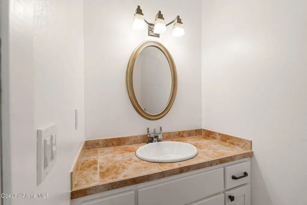 161 River Birch Road Laclede ID 83841