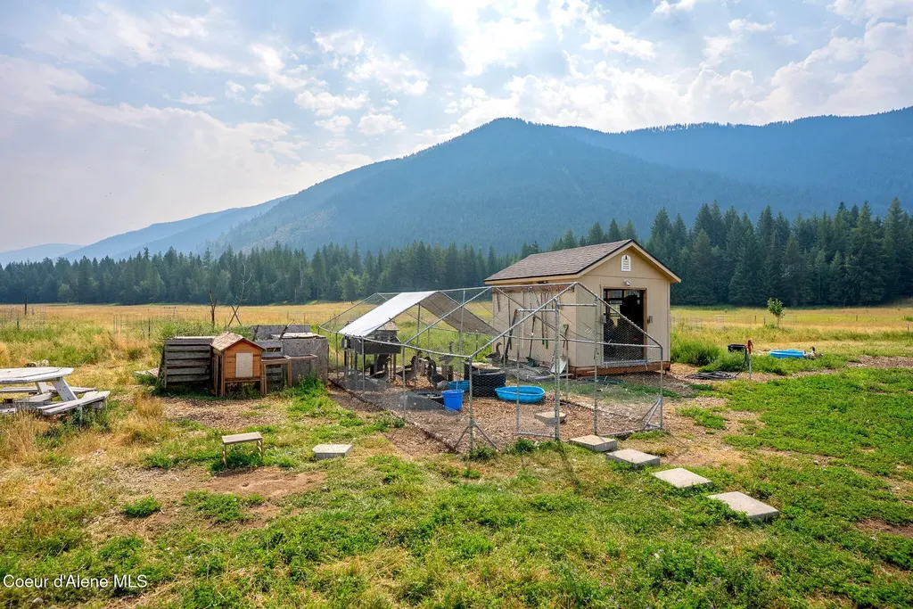 4289 Paradise Valley Road Bonners Ferry ID 83805
