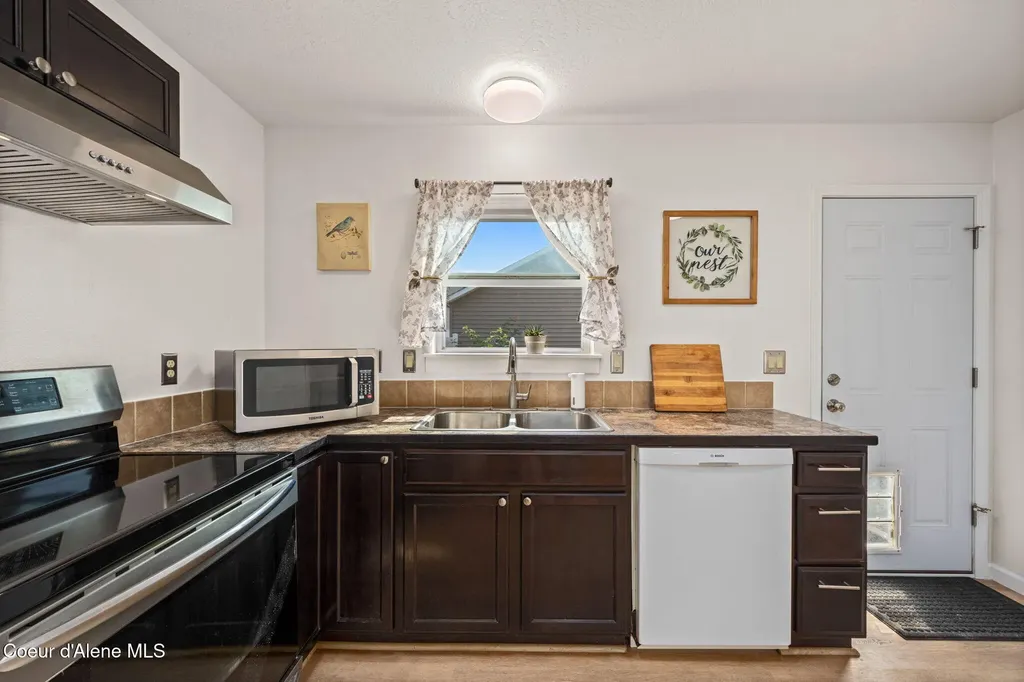 2077 N Travis Lane Post Falls ID 83854