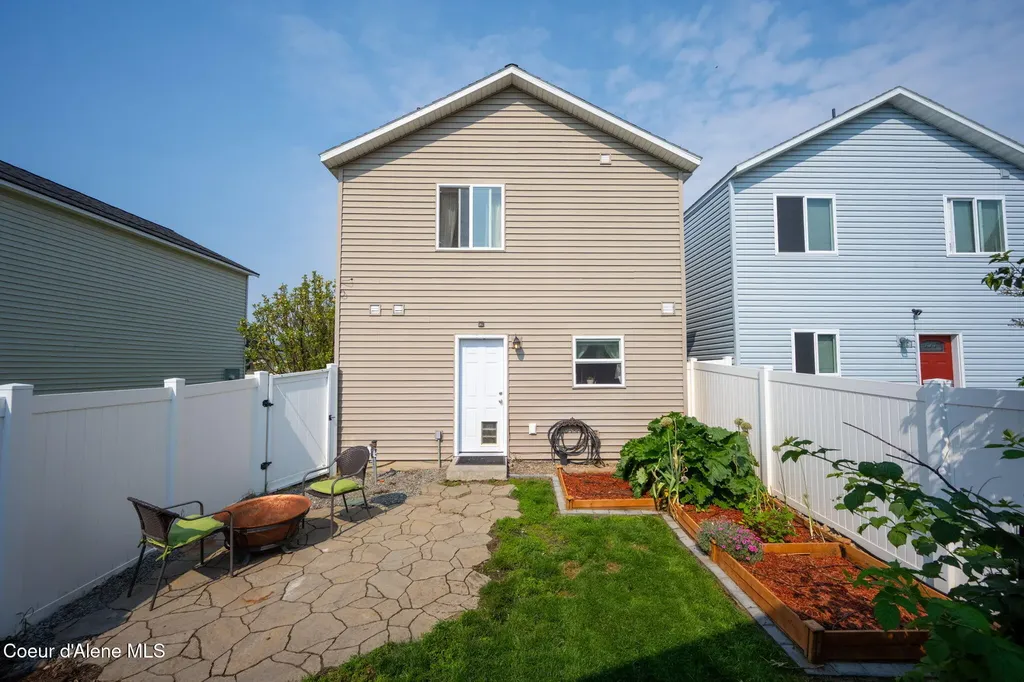 2077 N Travis Lane Post Falls ID 83854