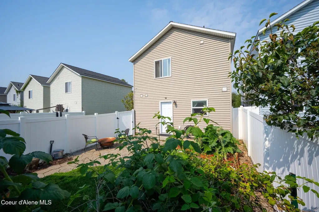 2077 N Travis Lane Post Falls ID 83854
