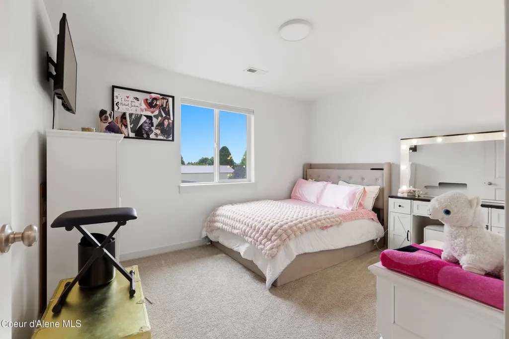 650 Ripatti Way Hayden ID 83835